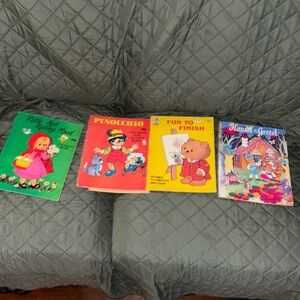Used condition 4 coloring books, vintage, 1980s collector piece